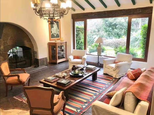 Charming 4BR Getaway w/ Pool, BBQ & Clay Oven