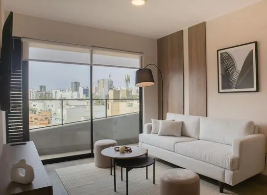 Charming 2BR w/ Balcony in Miraflores