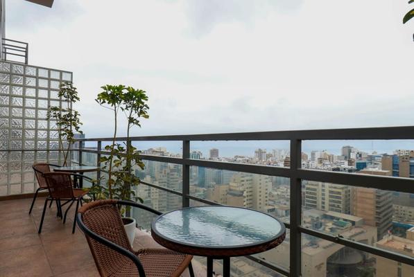 Great 2BR Duplex with Balcony in Miraflores