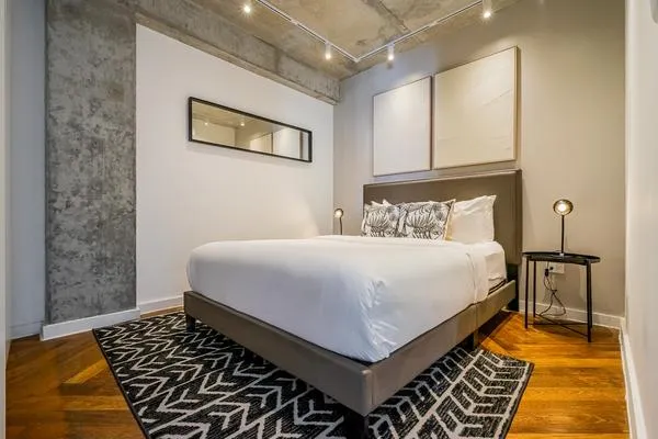 Upscale 2BR in Plaza Herrera