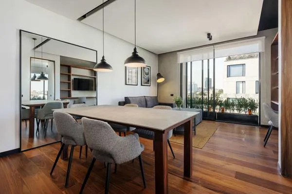 Dreamy 2BR with Elegant Balcony in Roma Nte
