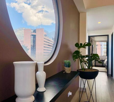 Fashionable 2BR w/ Stunning City View