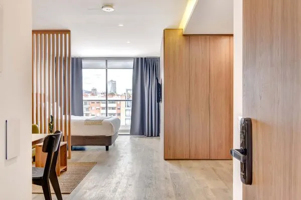 Chic Loft w/ Balcony in Santa Bárbara