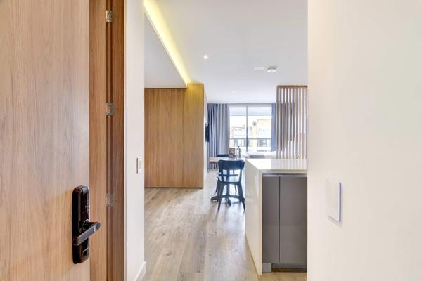 Elegant Loft w/ Balcony in Santa Bárbara