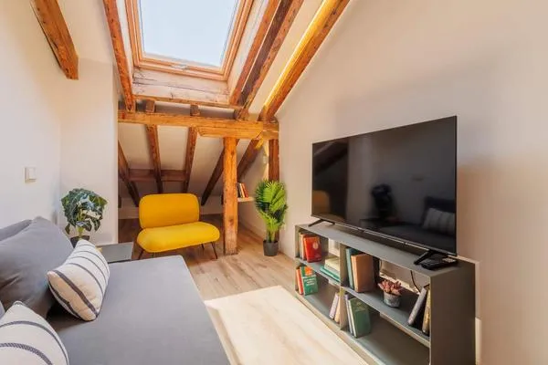 Spectacular 2BR at Palacio Real