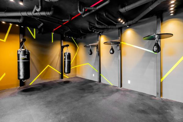 Eternal 1BR w/ Great Deco in Centriqo