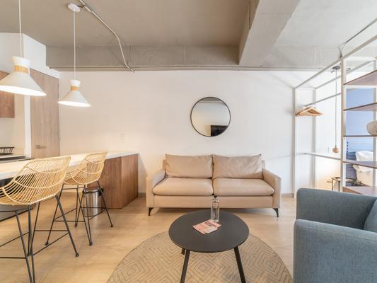 Astounding Loft w/ AC  in Laureles