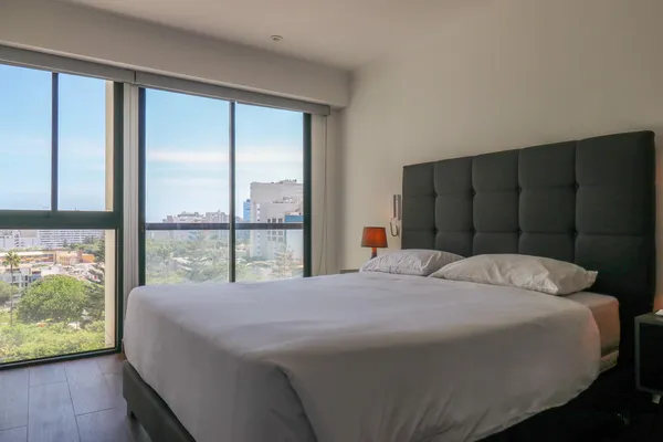 Brezzo 2BR Poolside Retreat in Miraflores