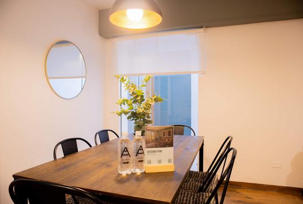 Warmwood & Bright 2BR in Miraflores