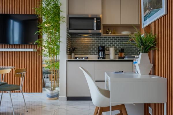 Custom 1BR w/ Beautiful View in Calle 50