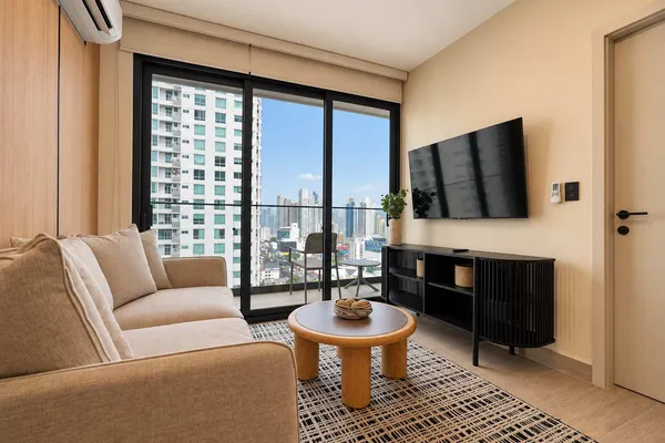 Bright 1BR w/ Balcony in Prime San Francisco
