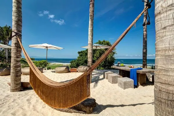 Exclusive 10BR w/ Infinity Pool & Ocean Views