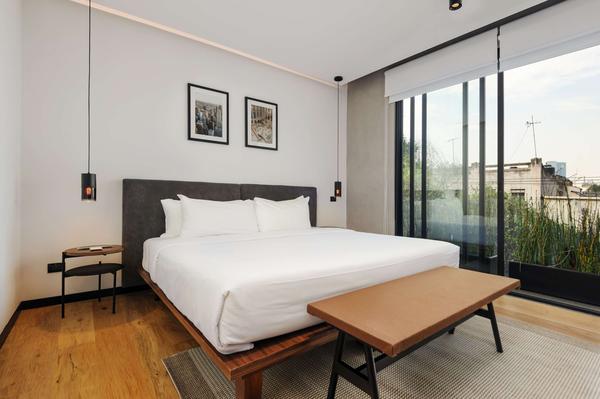 Dreamy 2BR with Elegant Balcony in Roma Nte