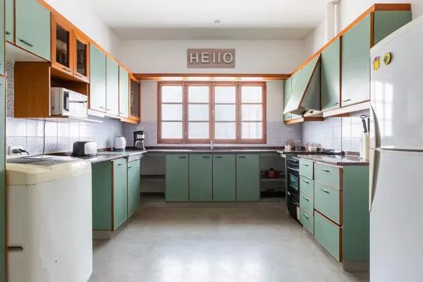 Vibrant 5BR House w/ Outdoor Pool in Mendoza