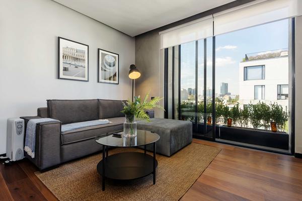 Dreamy 2BR with Elegant Balcony in Roma Nte