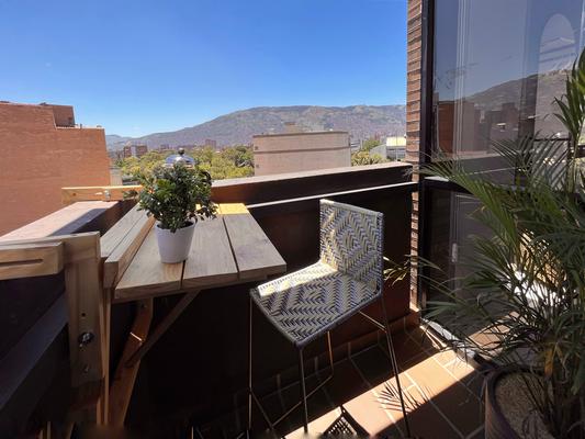 Industrial Loft With Balcony In Laureles