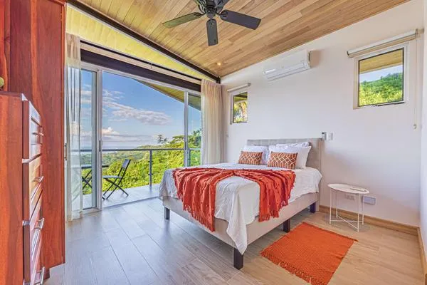 Stylish 6BR Villa w/ Panoramic Jungle & horizon Views