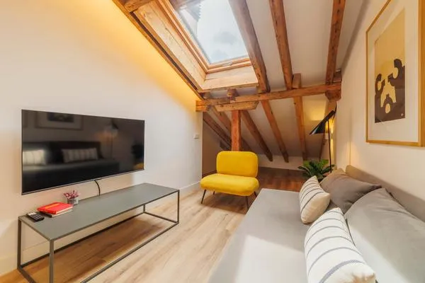 Spacious 2BR at Palacio Real