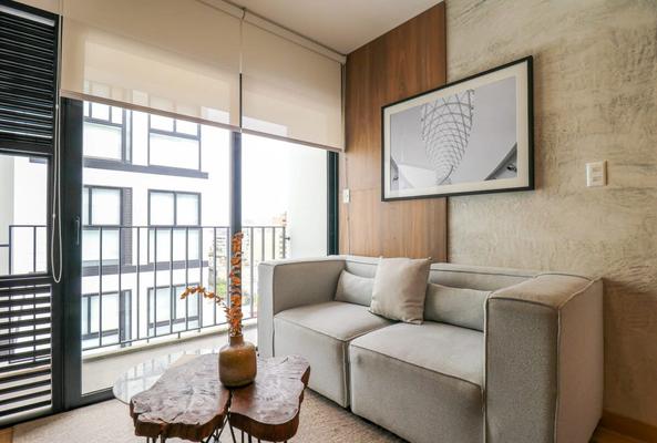 Spectacular 2BR with Balcony in Miraflores