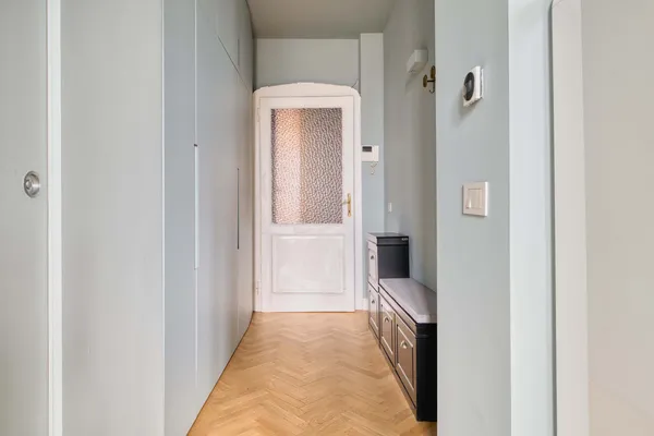 Bright 2BR Steps from Arco della Pace