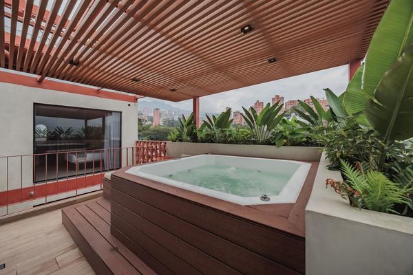 Luxurious 4BR Penthouse with Jacuzzi in El Poblado