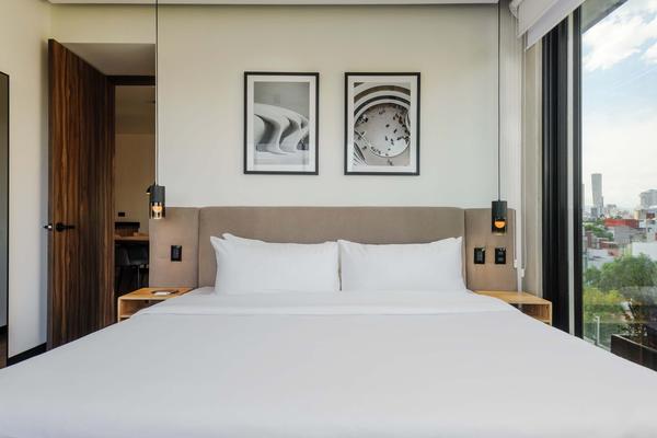 Dreamy 2BR with Elegant Balcony in Roma Nte