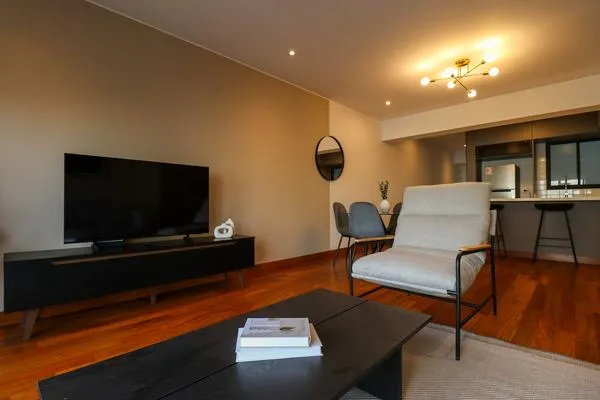 Premium 3BR with Balcony in Miraflores