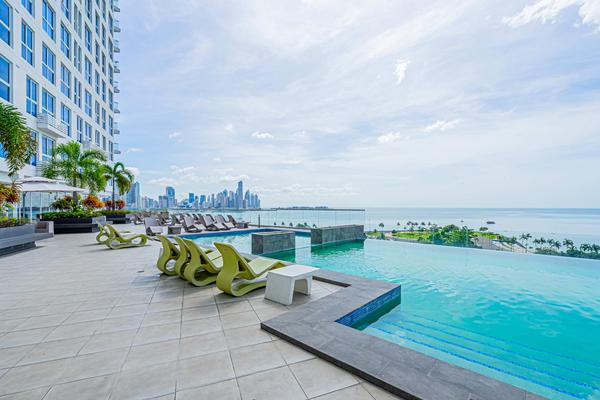 Magic 1BR w/Stunning Views on Avenida Balboa