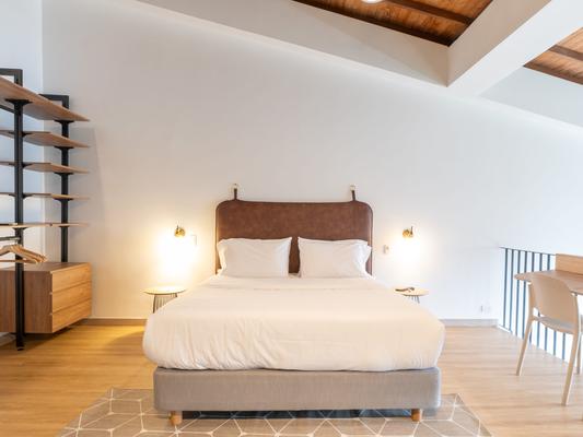 Stylish Duplex w/ AC & Modern Comfort in Laureles