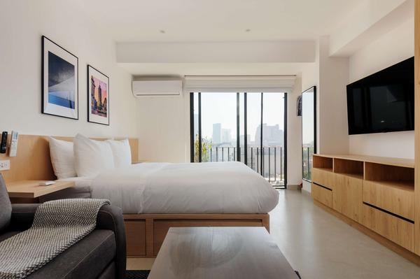 Engaging Loft w/ Balcony in Tabacalera