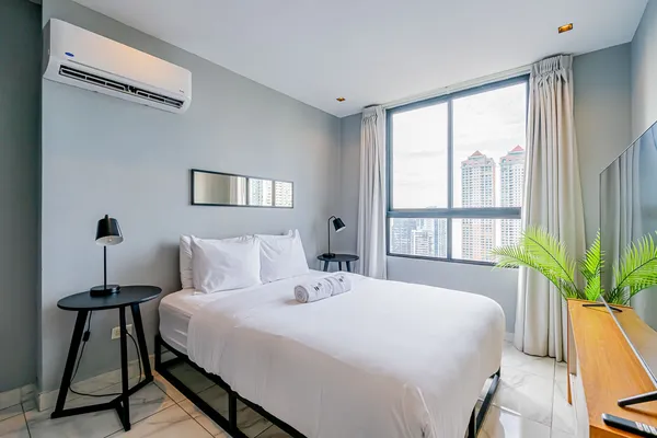Intimate 1BR on Calle 50 w/ View
