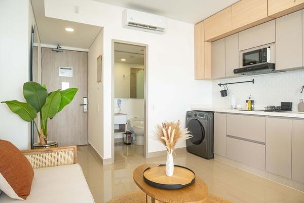 Elegant Beachview 1BR w/ Balcony in Crespo