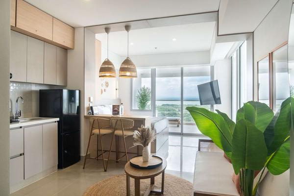 Elegant Beachview 1BR w/ Balcony in Crespo