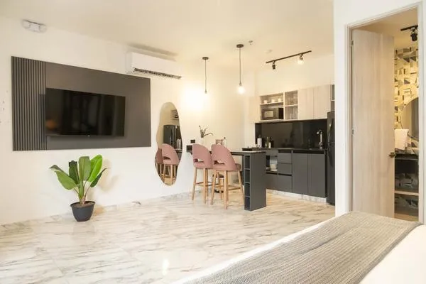 Vibrant 1BR w/ Jacuzzi near Ciudad Amurallada