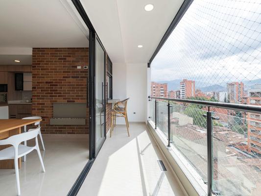 Elegant 3BR w/ Outdoor Balcony