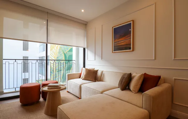 Designer 2BR Stay w/ Balcony in Miraflores