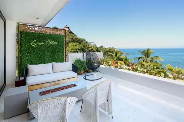 Luxury & Bright 3BR House w/ Infinity Pool