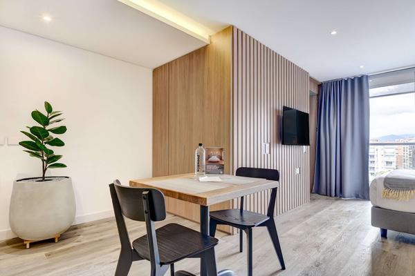 Elegant Loft w/ Balcony in Santa Bárbara