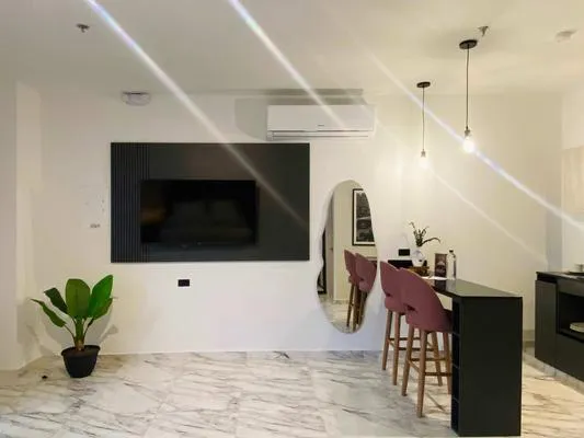 Modern 3BR AC Steps from Ciudad Amurallada