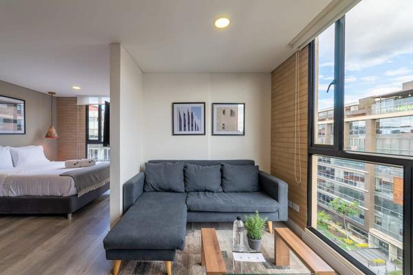 Sophisticated Loft with Urban View in Pasadena
