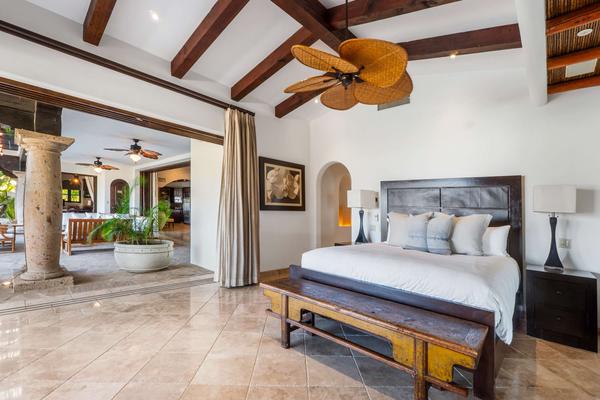 Serene 6BR Villa w/ Fantastic Terrace & Pool