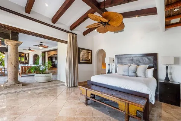 Serene 6BR Villa w/ Fantastic Terrace & Pool