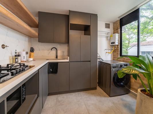 Laureles 2BR w/ City Views