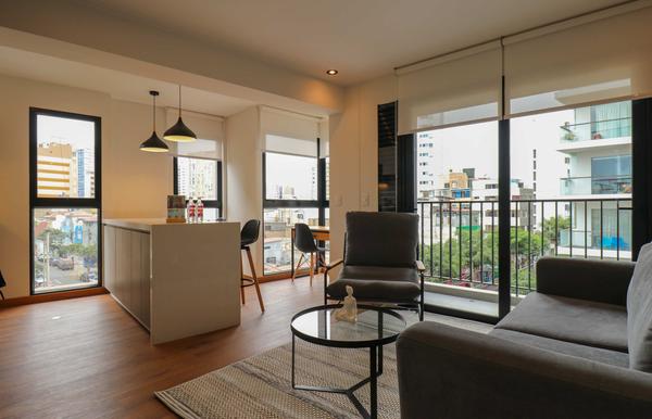 Engaging 2BR Retreat w/ Balcony in Miraflores