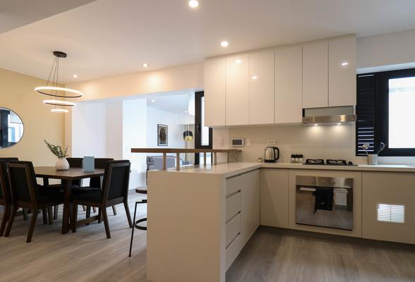 Grandiose Duplex w/ Modern Deco in Miraflores