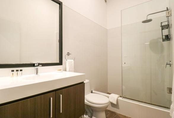 Bold and Spacious 2BR in Miraflores