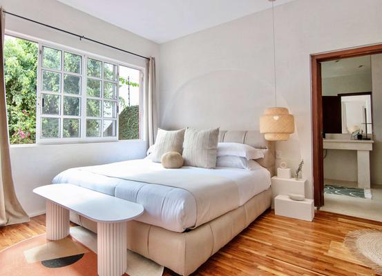 Comfortable 7BR Home with Cozy Terrace