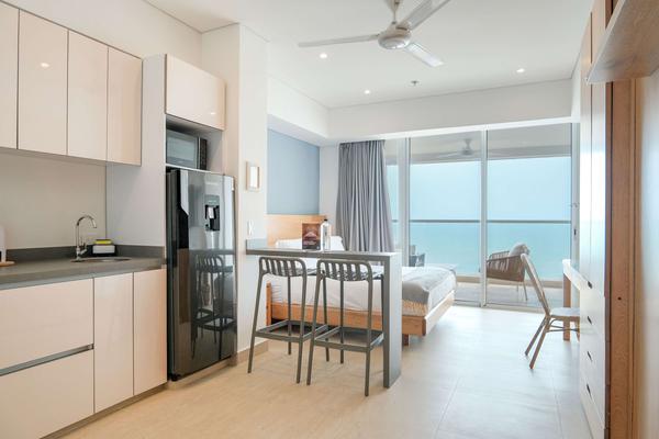 Lovely 1BR w/ Ocean View in Crespo