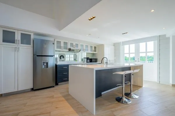 Energetic 2BR with Balcony in Panama