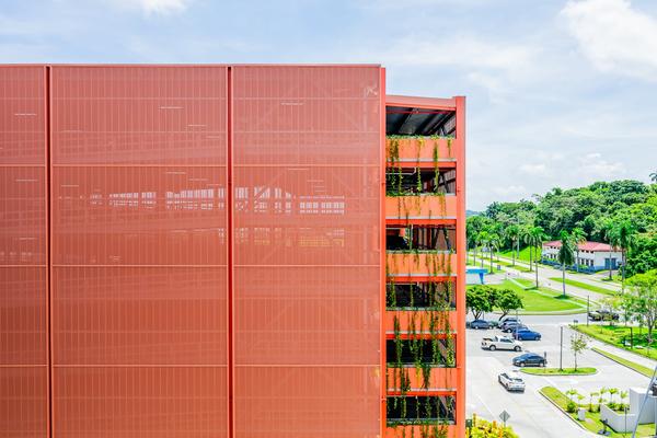 Stylish 2BR Apartment in Vibrant Centriqo